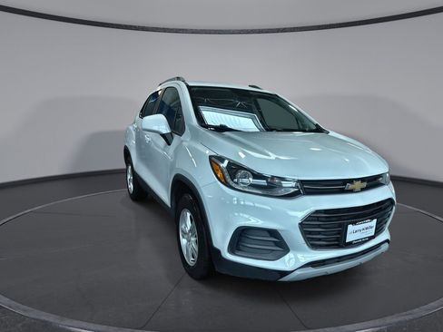 Used 2021 Chevrolet Trax LT AWD/4WD image 3