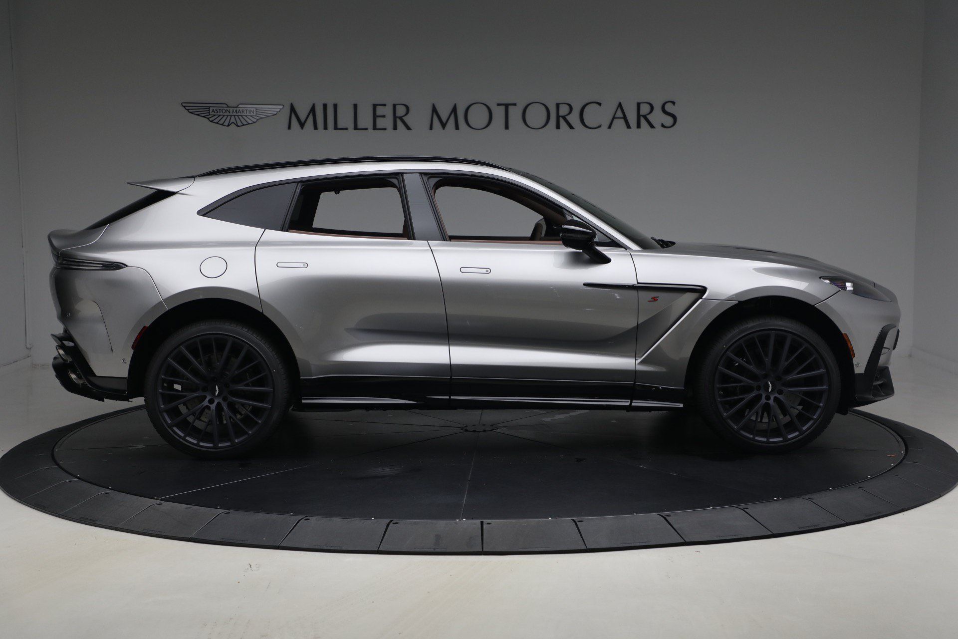 Used 2026 Aston Martin DBX 707 AWD/4WD image 9
