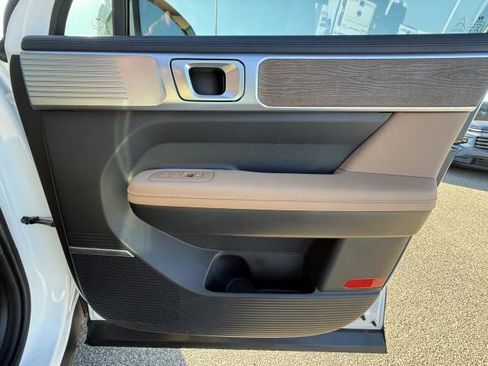 Used 2025 Hyundai Santa Fe Limited image 32