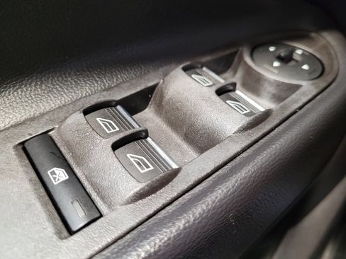 Used 2019 Ford Escape SE FWD image 27