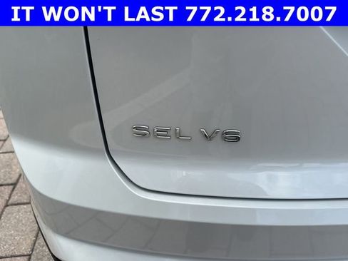 Used 2023 Volkswagen Atlas Cross Sport SEL R-Line AWD/4WD image 9