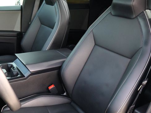 Used 2024 Tesla Cybertruck AWD Crew Cab image 12