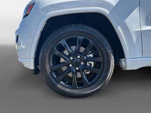 Used 2022 Jeep Grand Cherokee Laredo X AWD/4WD image 16