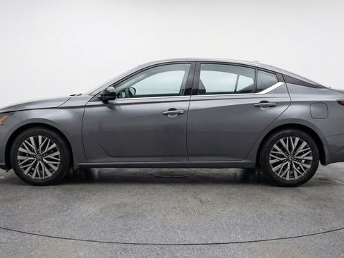 Used 2025 Nissan Altima 2.5 SV FWD image 5