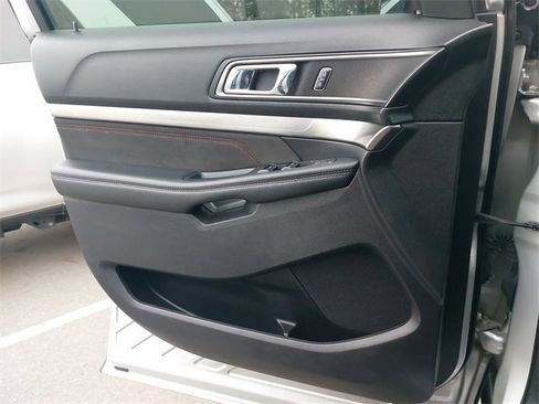 Certified 2019 Ford Explorer XLT w/ Equipment Group 202A image 27