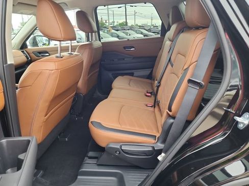 Used 2025 Nissan Pathfinder Platinum w/ Cargo Package FWD image 24
