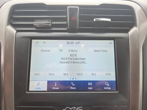 Used 2020 Ford Fusion SEL image 23