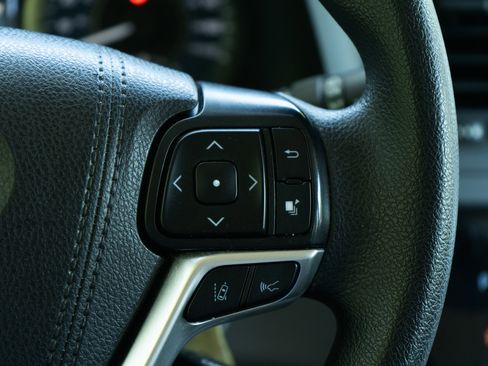 Used 2020 Toyota Sienna L image 22