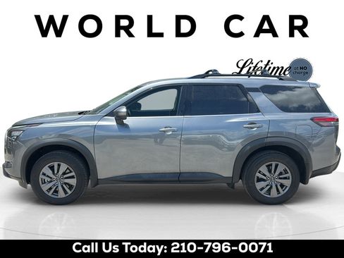 Used 2025 Nissan Pathfinder SV w/ SV Premium Package FWD image 6