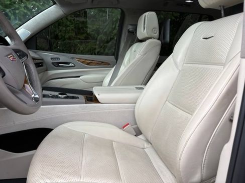 Certified 2024 Cadillac Escalade Sport Platinum w/ LPO, ONYX Package AWD/4WD image 31
