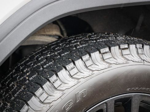 Used 2020 GMC Sierra 1500 Elevation image 11