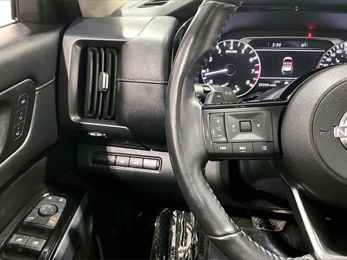Used 2023 Nissan Pathfinder SL image 11