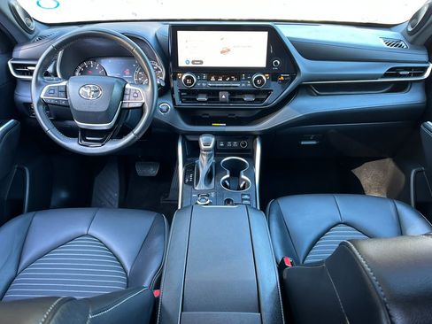 Used 2023 Toyota Highlander XSE image 13
