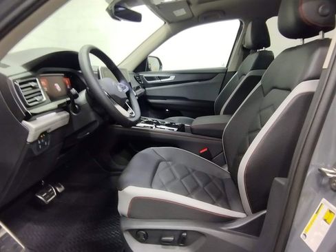 New 2025 Volkswagen Atlas Peak Edition SE image 26