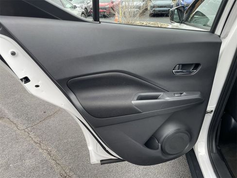 Used 2021 Nissan Kicks SV image 20