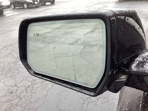 Used 2020 Chevrolet Traverse Premier image 35