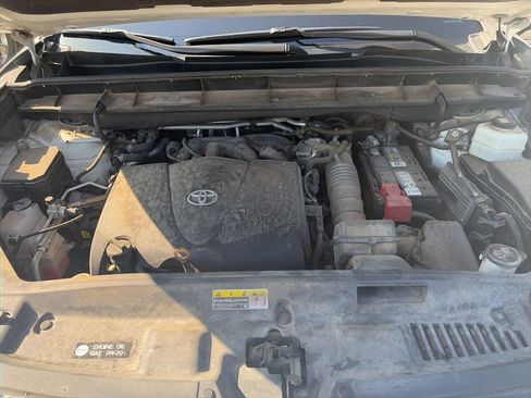 Used 2020 Toyota Highlander XLE AWD/4WD image 32