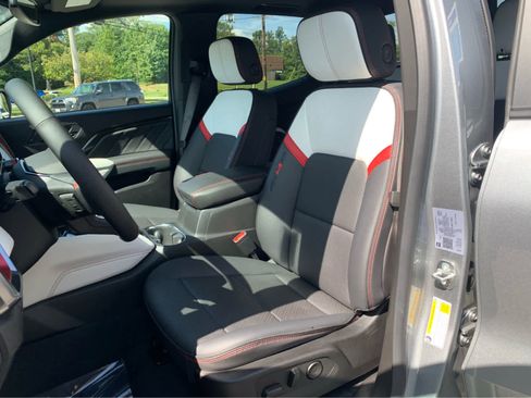 Used 2024 GMC Canyon AT4X image 9