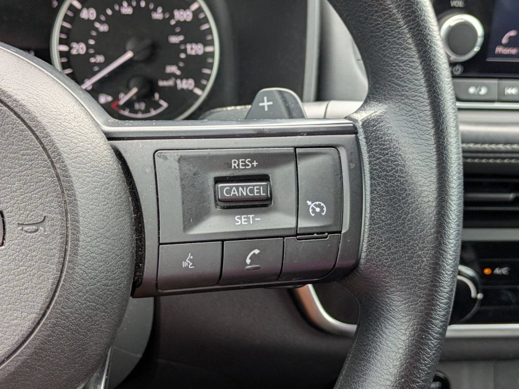 Used 2024 Nissan Rogue S FWD image 15