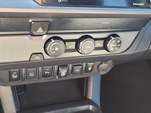 Used 2020 Toyota Tacoma TRD Sport w/ Technology Package image 24