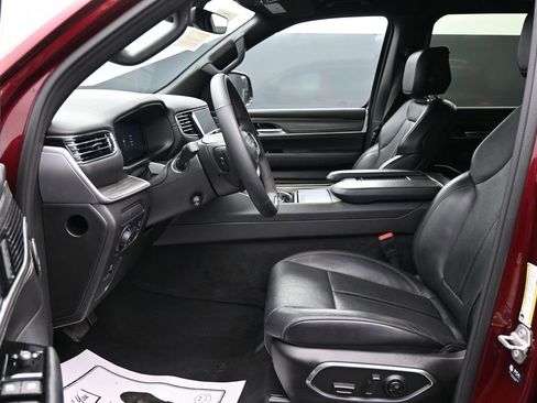 Used 2024 Jeep Wagoneer L Series II w/ Flexible Seating Group AWD/4WD image 9