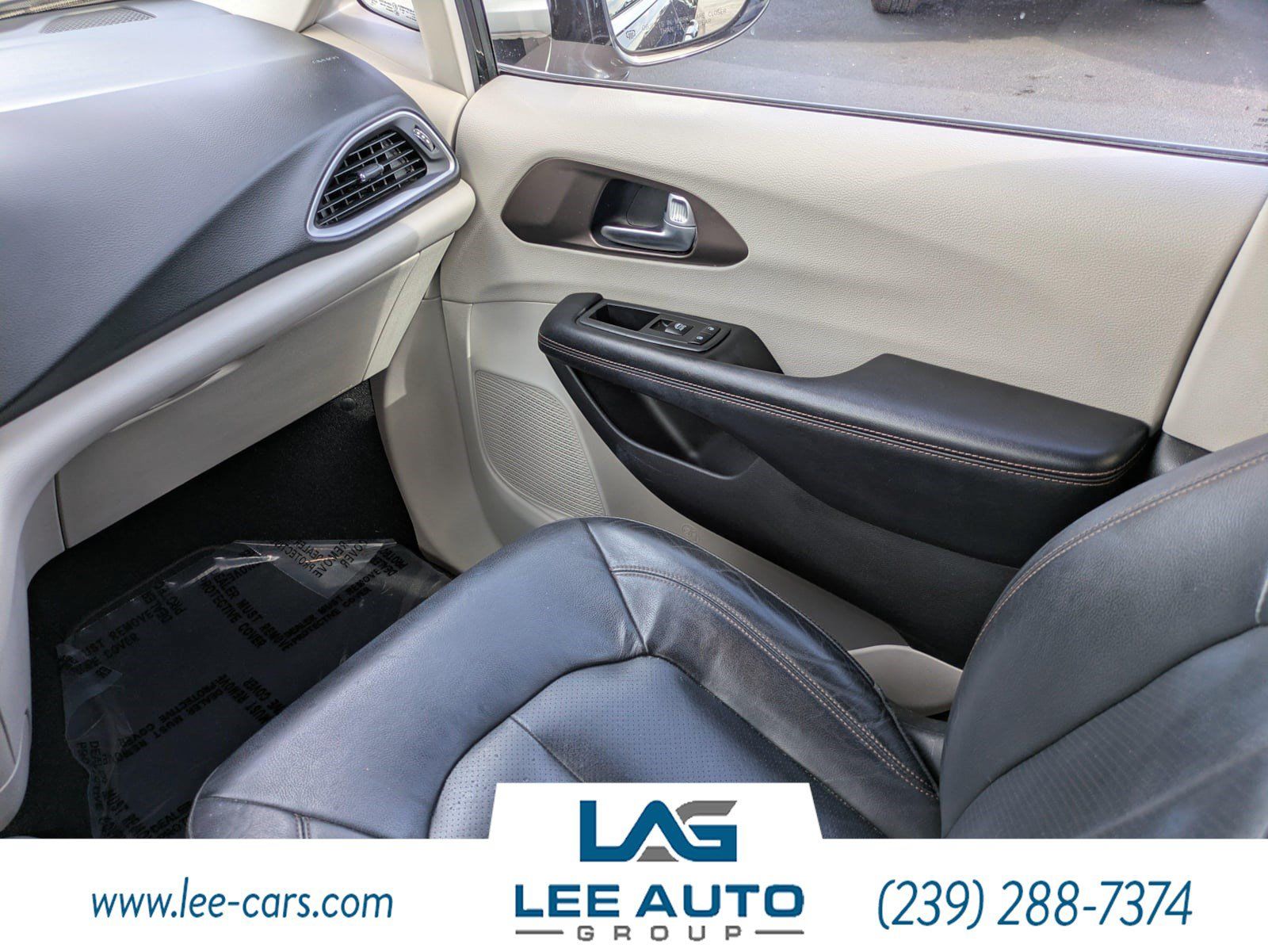 Used 2019 Chrysler Pacifica Touring-L FWD image 16