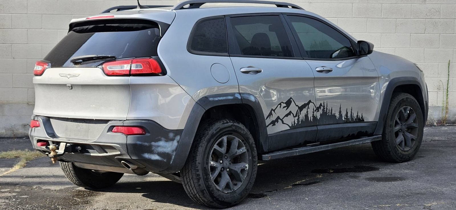 Used 2017 Jeep Cherokee Trailhawk w/ Comfort/Convenience Group AWD/4WD image 5