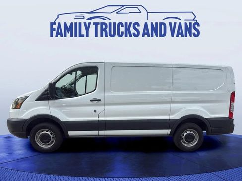 Used 2015 Ford Transit 250 130 Low Roof RWD image 2