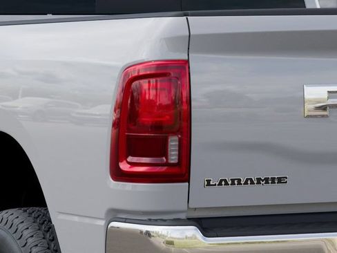 New 2026 RAM 2500 Laramie AWD/4WD image 10