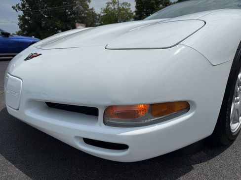 Used 1998 Chevrolet Corvette Coupe RWD image 17