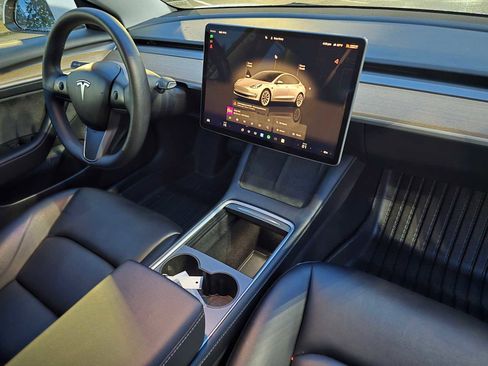 Used 2023 Tesla Model 3 Standard Range image 10
