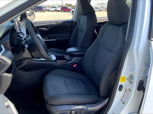 Used 2022 Toyota RAV4 XLE FWD image 8