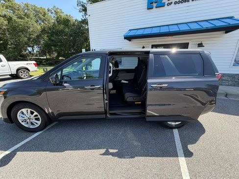 Used 2023 Kia Carnival LX FWD image 15