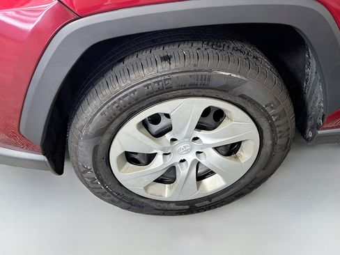 Used 2020 Toyota RAV4 LE FWD image 14