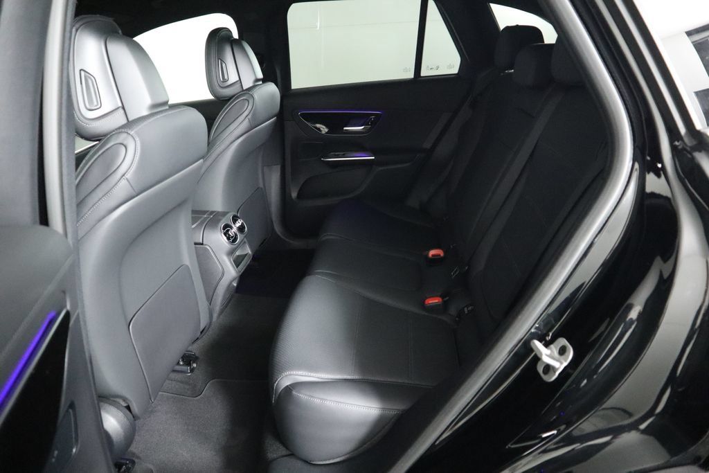 Used 2025 Mercedes-Benz GLC 300 image 21