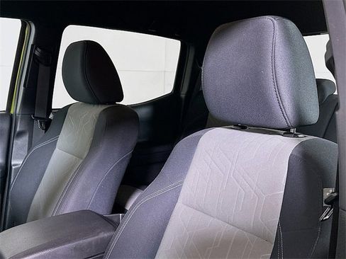 Used 2023 Toyota Tacoma TRD Off-Road image 19