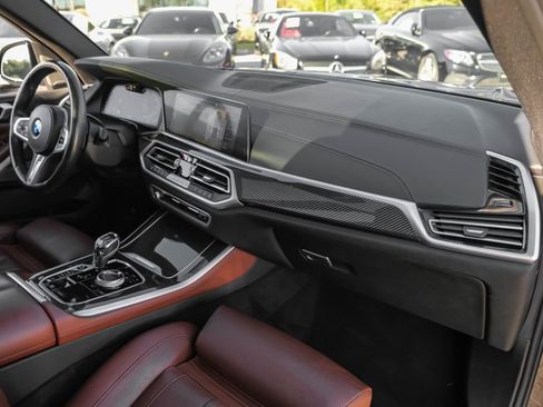 Used 2022 BMW X5 M50i w/ Executive Package image 8