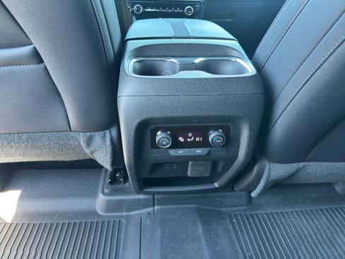 Used 2025 Chevrolet Traverse Z71 w/ LPO, Floor Liner Package AWD/4WD image 22