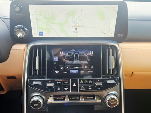 Used 2022 Lexus LX 600 4WD w/ Accessory Package (Z1) image 23
