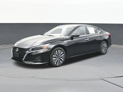 Used 2025 Nissan Altima 2.5 SV FWD image 4