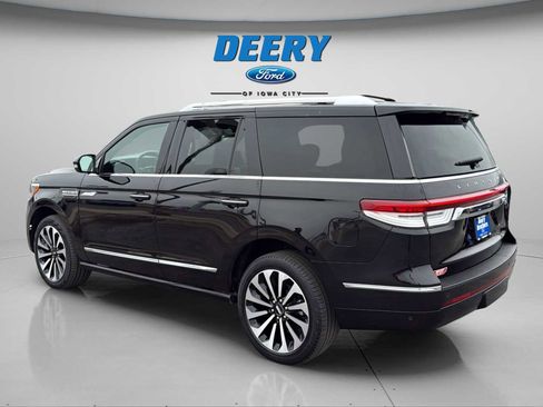 Used 2023 Lincoln Navigator Reserve image 5