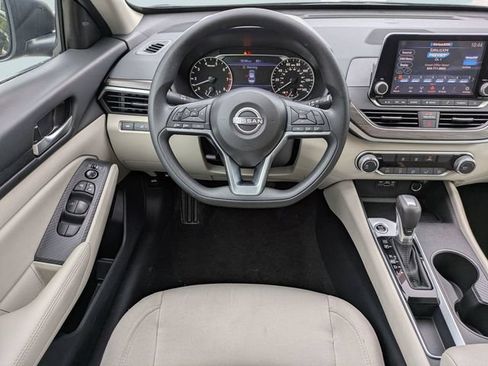 Used 2025 Nissan Altima 2.5 SV FWD image 16