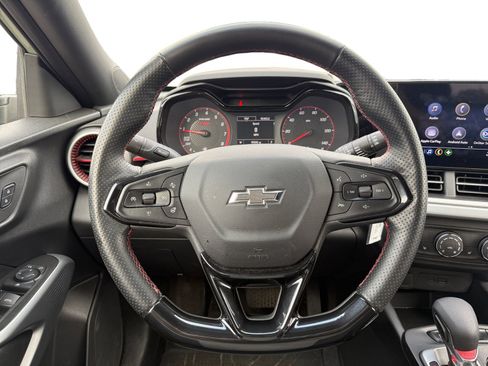 Used 2024 Chevrolet Trax RS FWD image 14