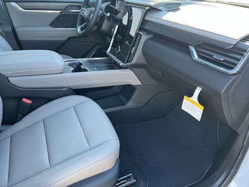 New 2026 GMC Acadia Elevation w/ Elevation Premium Package image 19