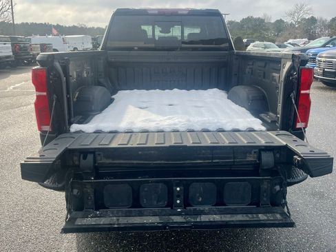 Used 2024 Chevrolet Silverado 2500 High Country w/ High Country Premium Package image 5