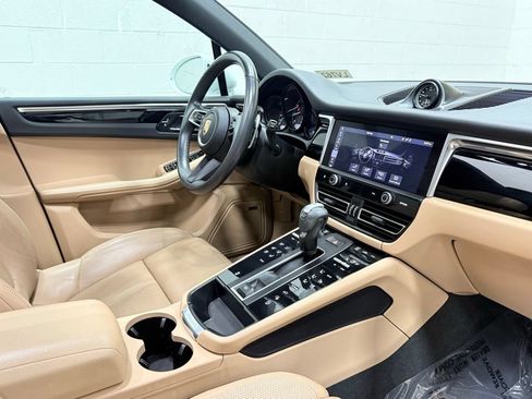 Used 2022 Porsche Macan AWD/4WD image 40