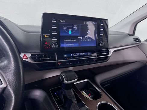 Used 2022 Toyota Sienna XLE image 16