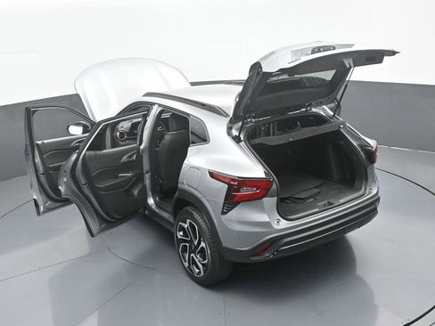 Used 2025 Chevrolet Trax RS w/ Driver Confidence Package image 56