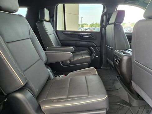 Used 2025 Chevrolet Suburban Premier RWD image 27