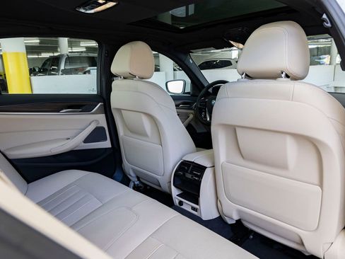 Certified 2023 BMW 530e w/ Premium Package image 26